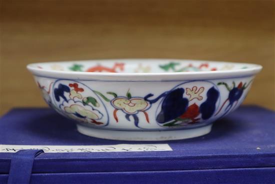 An Oriental Tianqi marked Wucai / Arita bowl, a qilin in the central medallion diameter 16cm